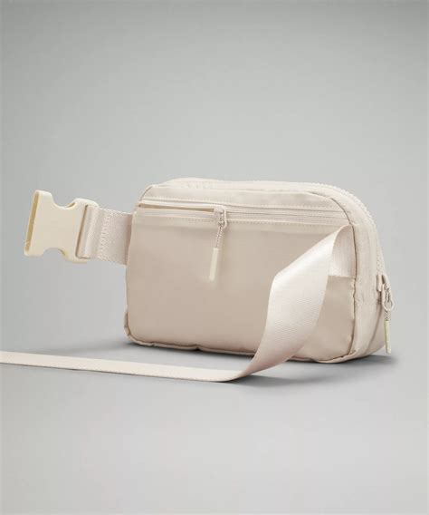 lululemon everywhere belt bag beige.